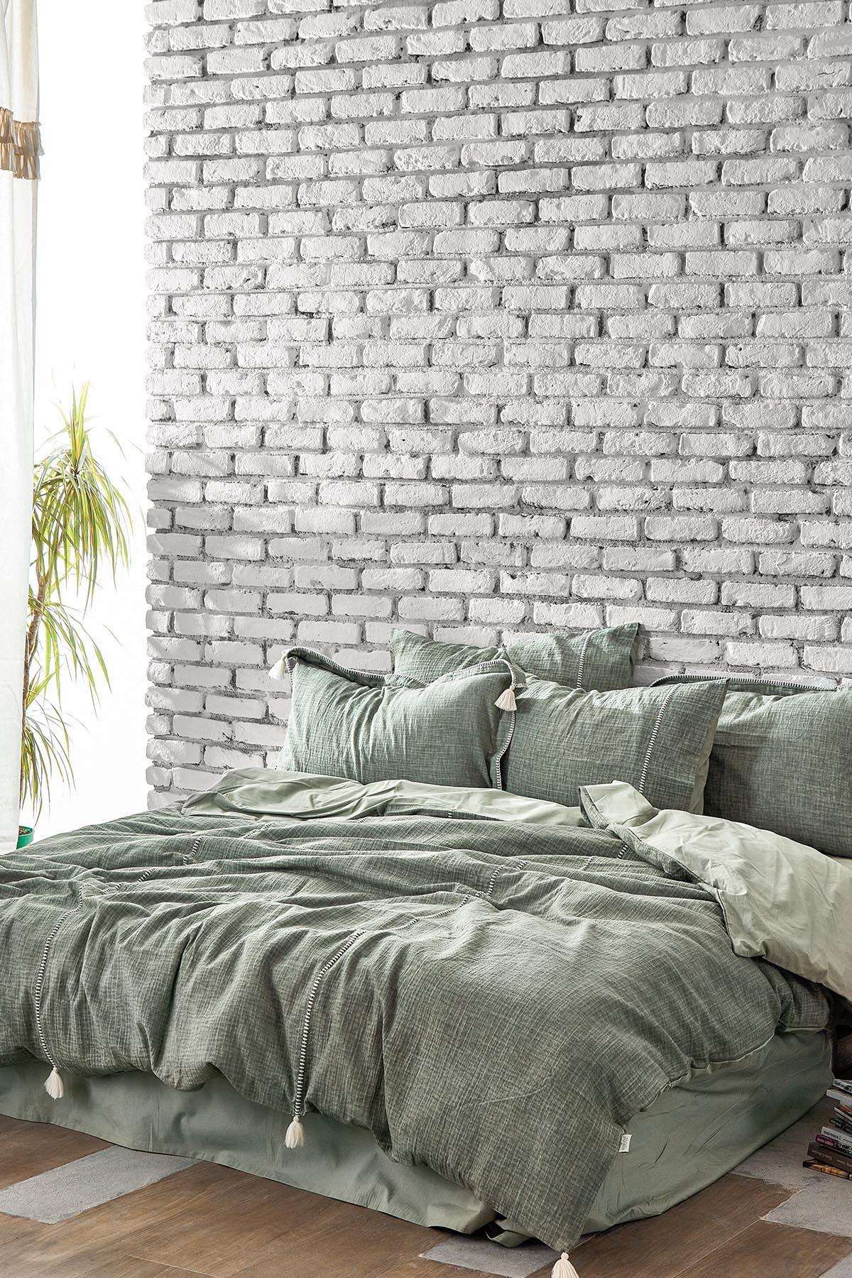 Muslin bed linen
